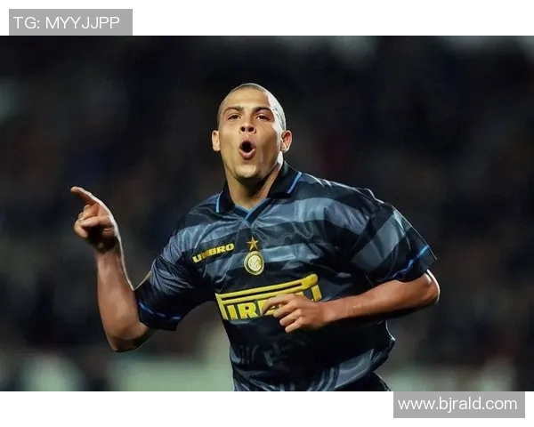 身高一米七多的足球球星是谁 他在球场上如何展现自己的独特魅力