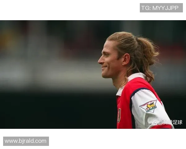 马尾辫足球球星身份揭秘 这位球员的独特造型与场上表现成就传奇